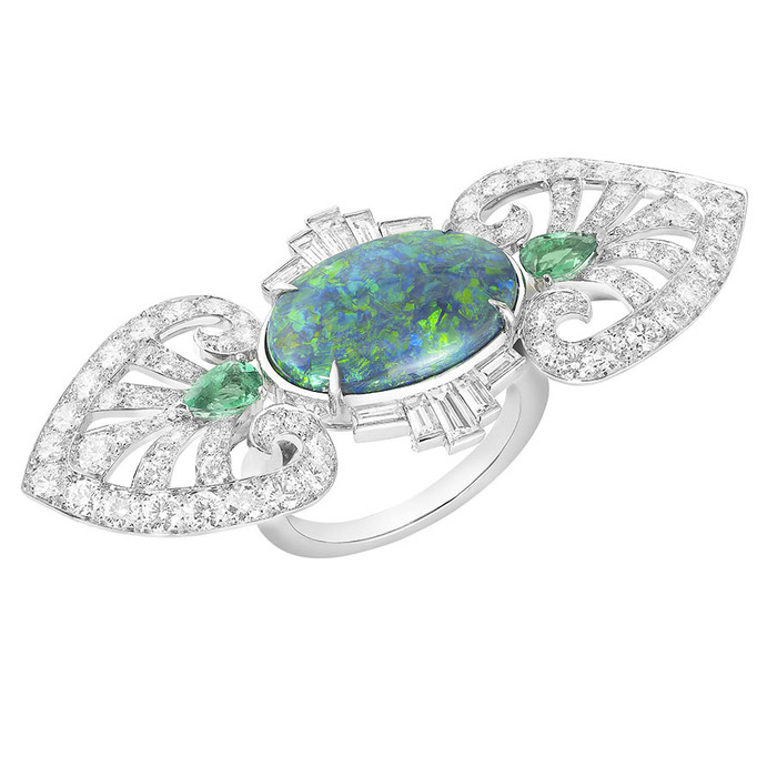Boucheron Indian Palace 印度宮殿彩寶鑲鑽戒指,7,900,000元